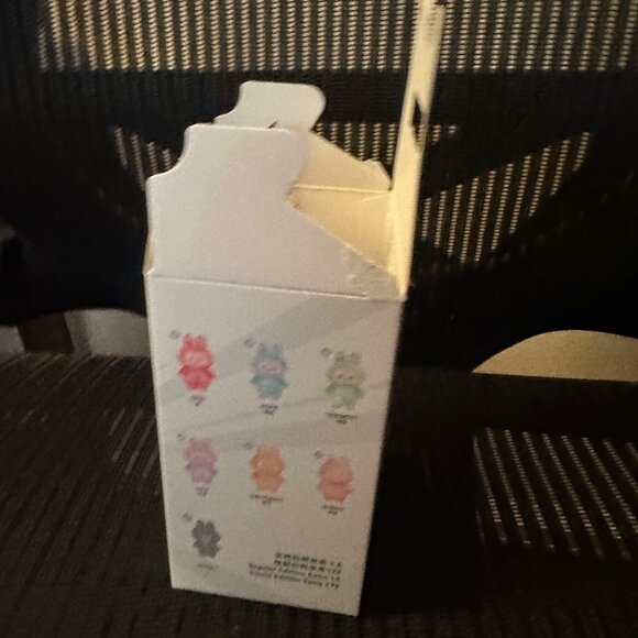 HAPPINESS Big Into Energy purchased at Pop Mart Store Labubu The Monsters Figure - Picture 5 of 6